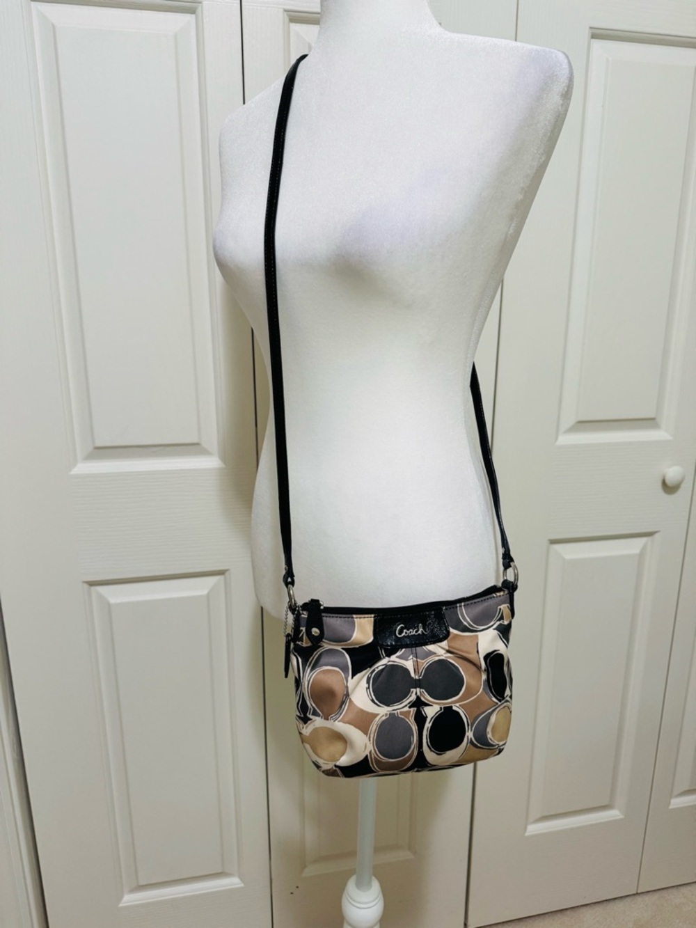 Coach Signature Scarf Print Swingpack Crossbody Bag Neutral Black Tan Y2K - Picture 4 of 17